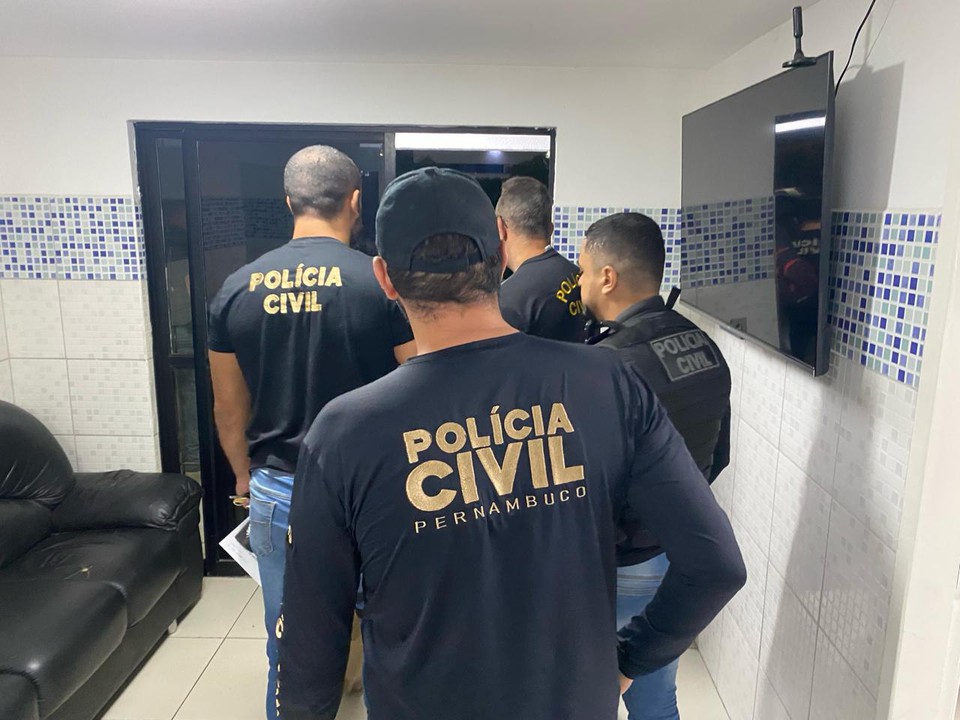 Suspeitos de extorsão e lavagem de dinheiro são presos no Agreste