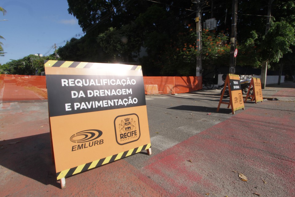 Obras na Avenida Mário Melo no Recife altera o trânsito por oito