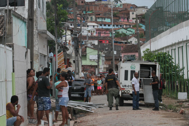 Governo investiga ligação entre fugas em massa de presídios Local