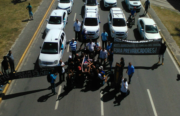 Taxistas Fazem Protesto E Carreata Da Avenida Beira Rio At O Cais Do