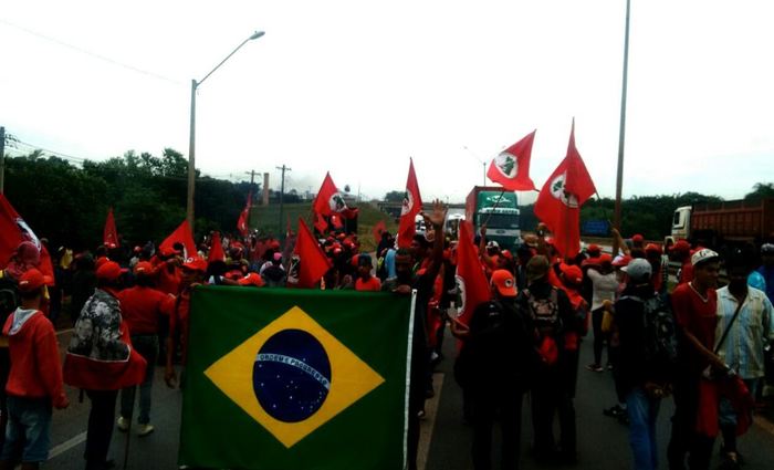 Mulher é baleada durante protesto contra prisão de Lula na Paraíba