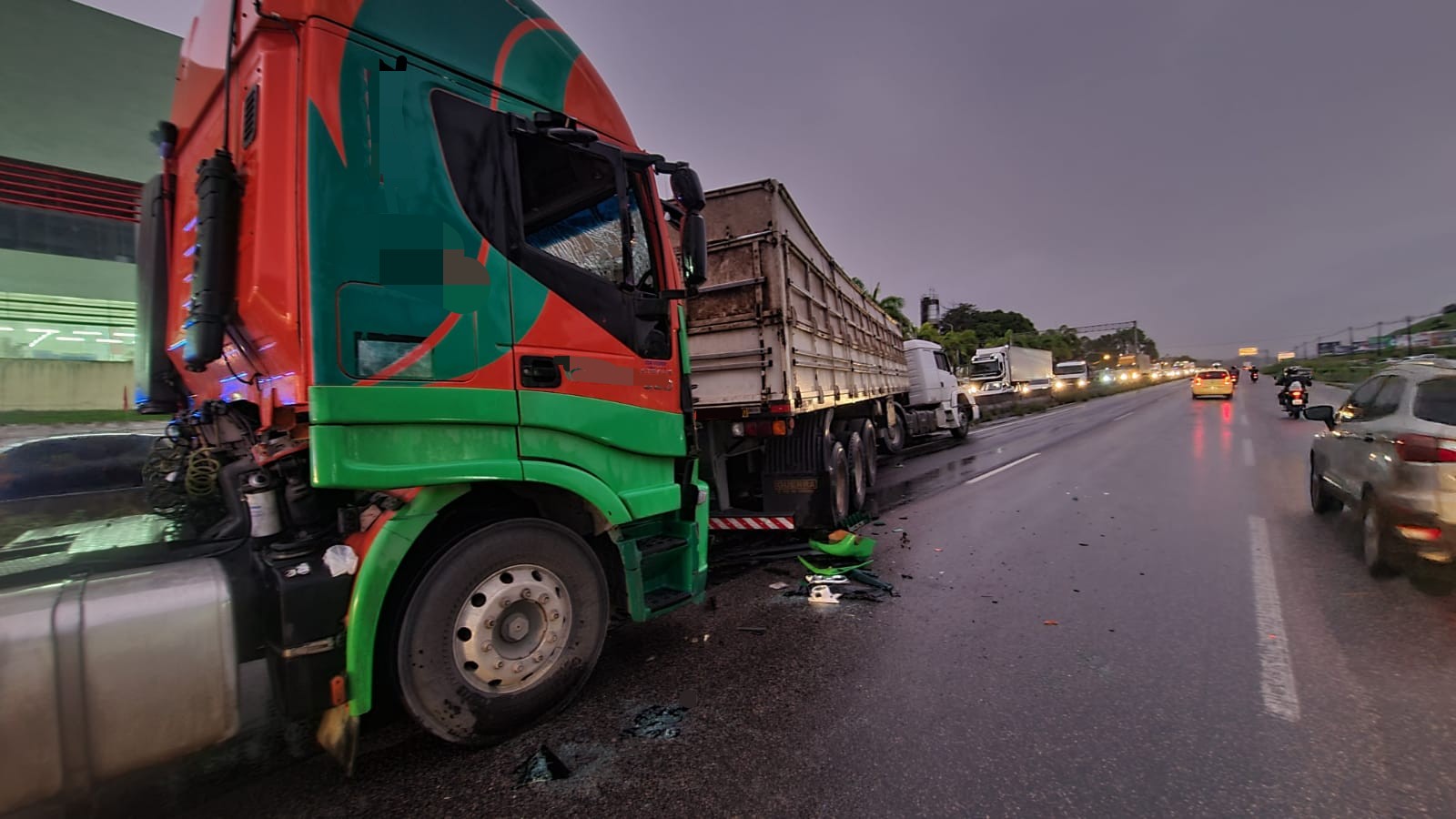 Colis O Entre Dois Caminh Es Provoca Mais De Km De Congestionamento