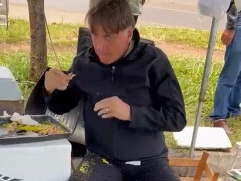 V Deo De Bolsonaro Comendo Farofa Repercute Mal E At Ministro Apaga