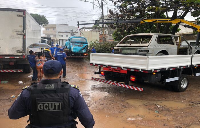 Prefeitura do Recife intensifica remoção de carcaças de veículos e