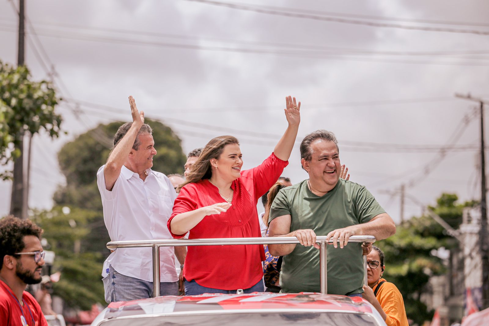 Mar Lia Arraes Andr De Paula E Sebasti O Oliveira Fazem Carreata No