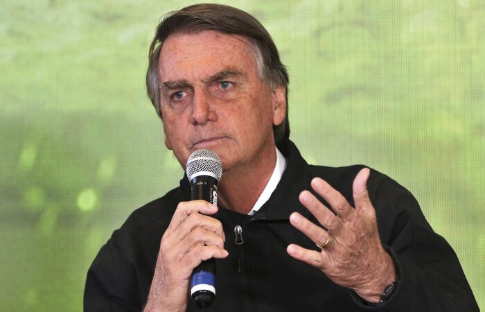 PF pode ouvir Bolsonaro no exterior sobre inquérito dos atos de 8 de