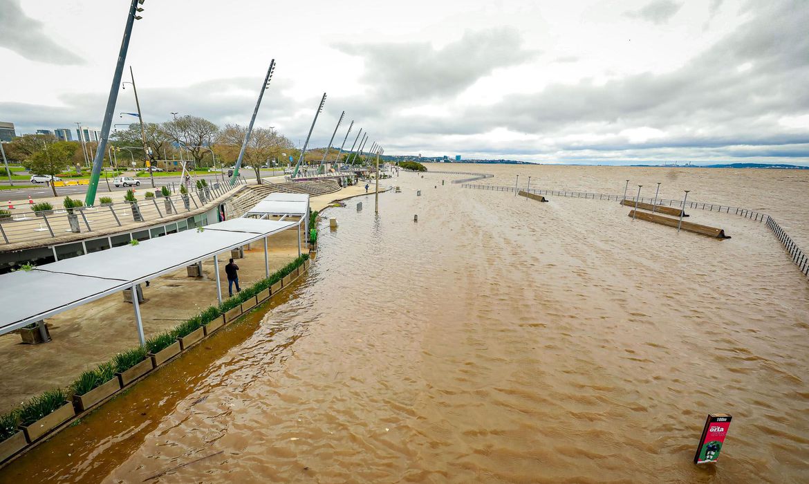 Lago De Porto Alegre Transborda Ap S N Vel Subir Mais De Metros