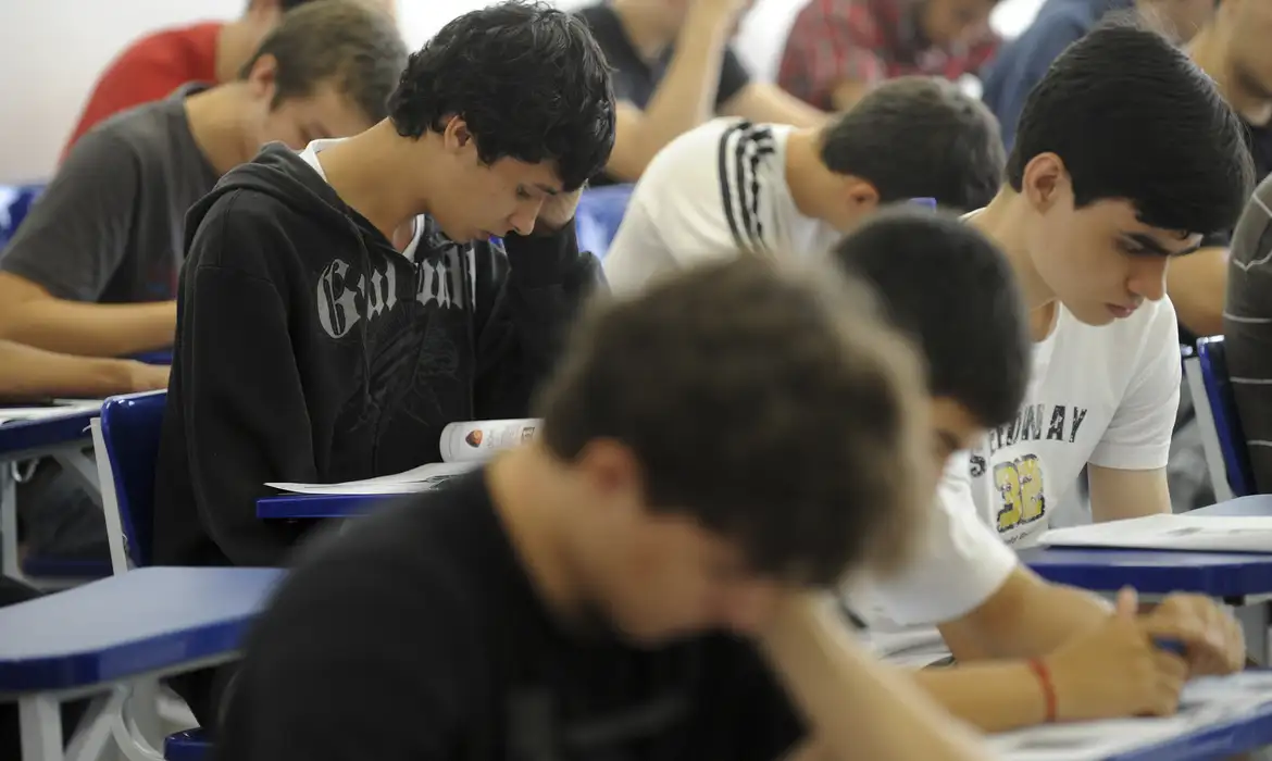 C Mara Dos Deputados Aprova Poupan A Estudantil Para Alunos Do Ensino