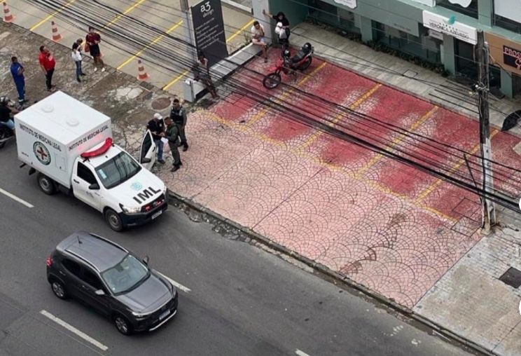 Homem é morto a tiros em frente a galeria em Boa Viagem Local Diario