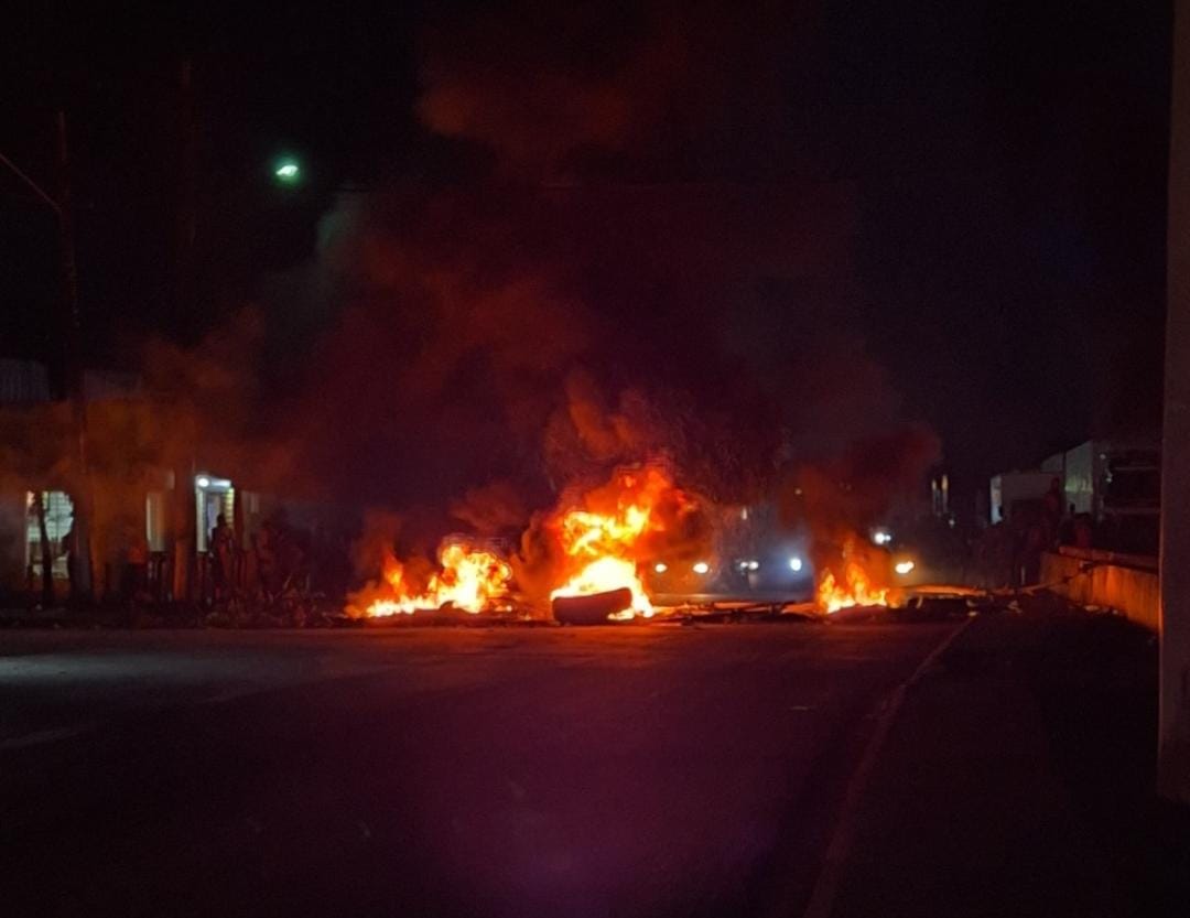 Protesto Interdita BR 101 Na Altura De Escada E Motoristas Relatam