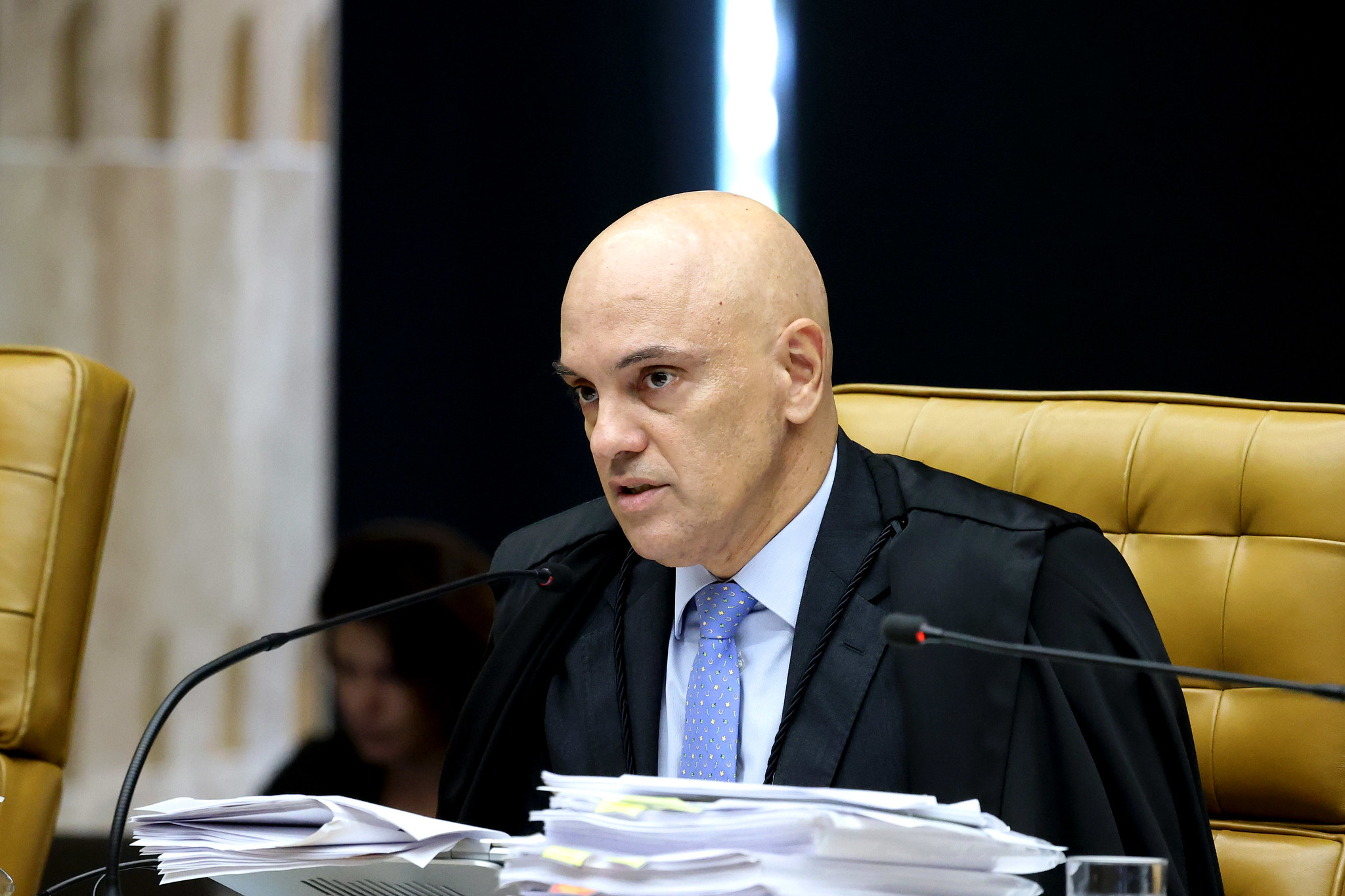 Moraes dá 48 horas para Bolsonaro explicar estadia em embaixada