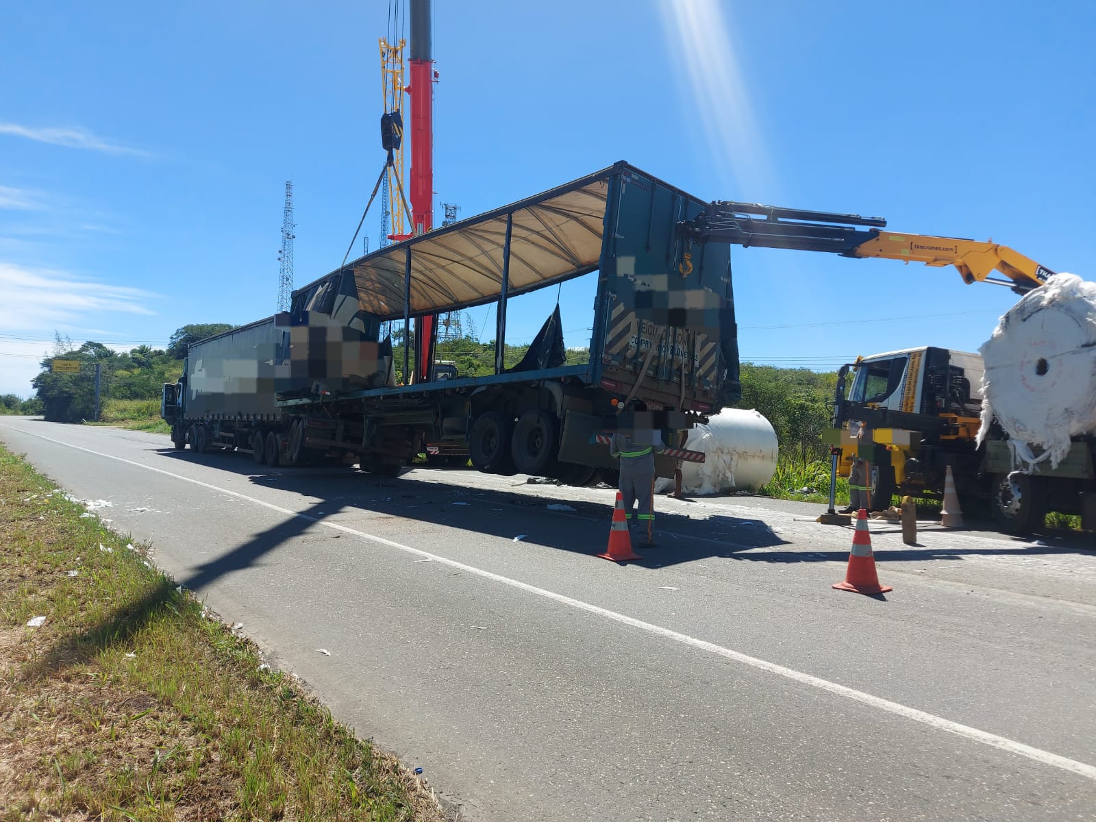 Carreta Tomba Na Serra Das Russas E Causa Engarrafamento De Cerca De 10