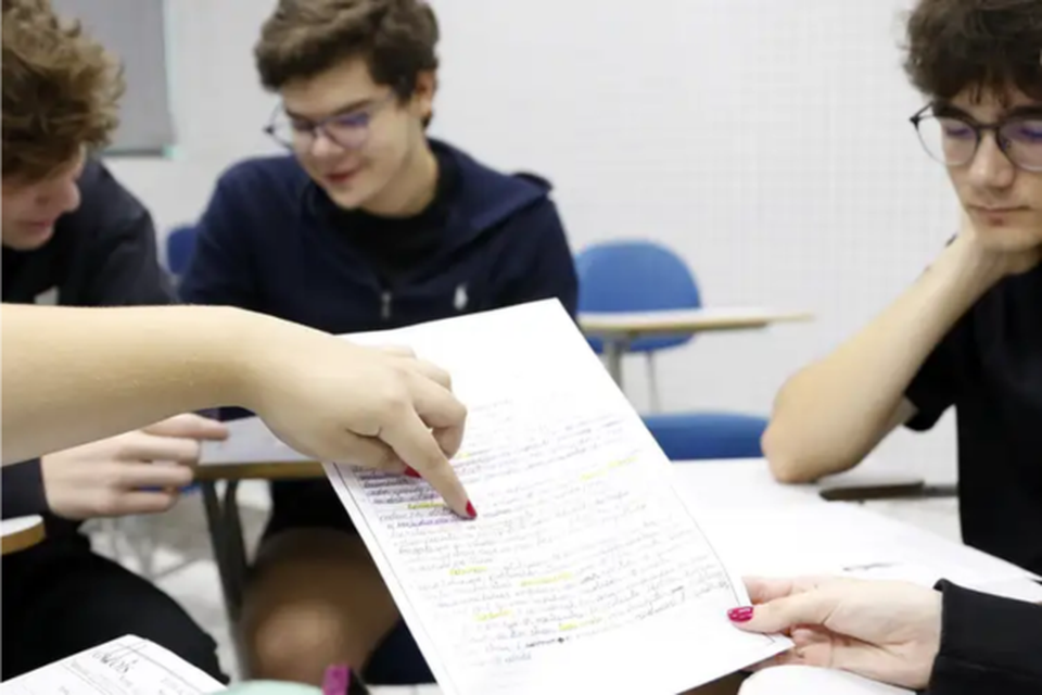 O Enem  a principal forma de vestibular para entrar numa universidade pblica (Crdito: Agncia Brasil)