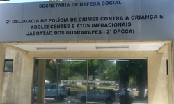 O caso foi levado pelos pais da vtima para a 2 Delegacia de Polcia de Crimes Contra a Criana e Adolescentes e Atos Infracionais, no bairro de Prazeres