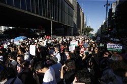 Manifestantes ocuparam a Avenida Paulista, em frente ao Masp - 