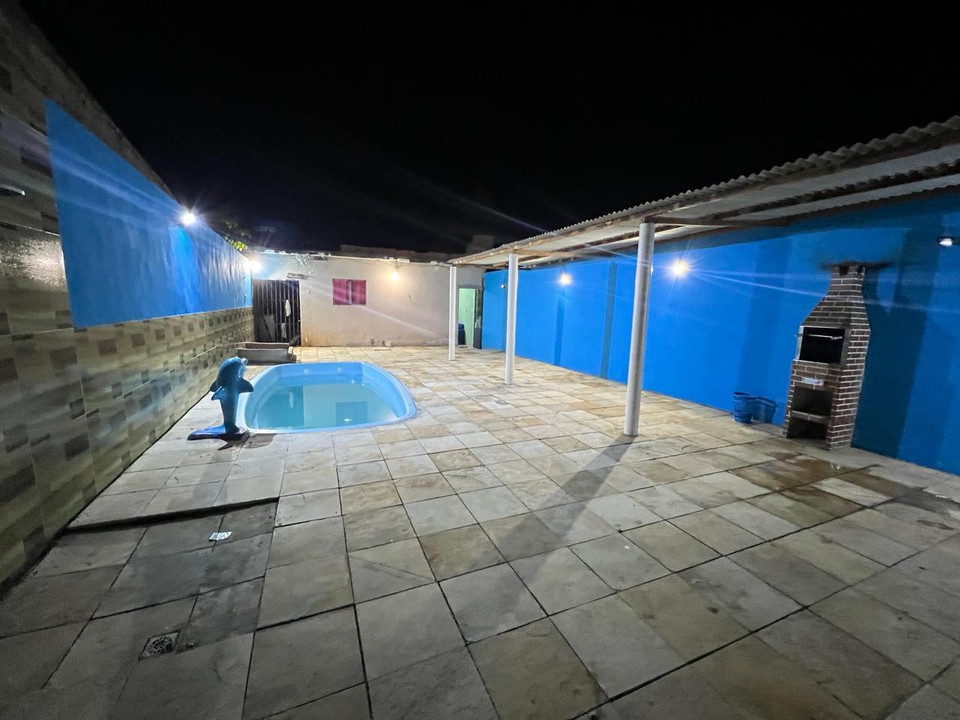 Casa com piscina foi usada como cativeiro de duas vtimas de sequestro  (Foto: Polcia Civil)