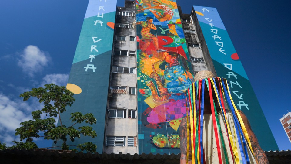 O painel foi erguido em um prdio que fica localizado entre as Ruas Princesa Isabel e Saudade, na Boa Vista, na rea Central do Recife  (Foto: Divulgao/PCR)