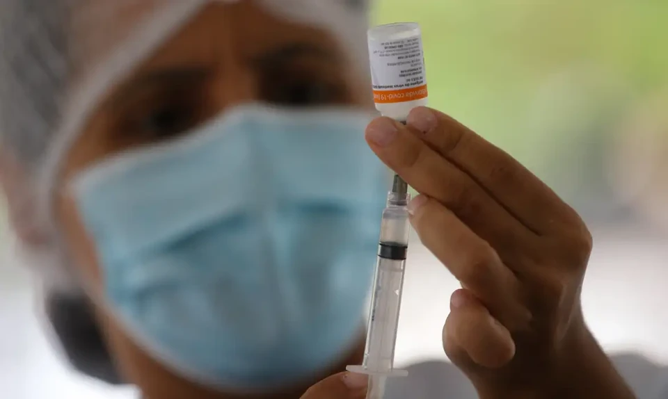 A vacina  produzida pela Moderna, que j faz outros imunizantes que combatem o novo coronavrus (Foto: Myke Sena /MS)