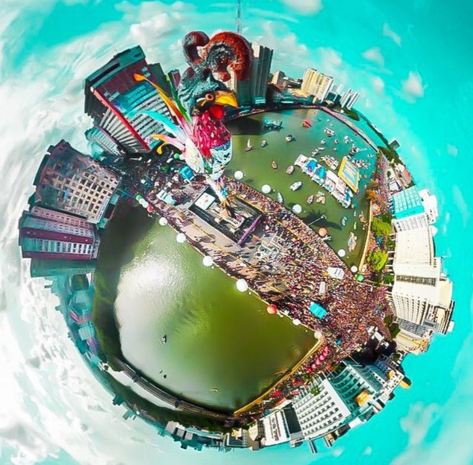 Imagem area mostra o Recife durante o Carnaval 2024 (Foto: Francisco Silva/DP)