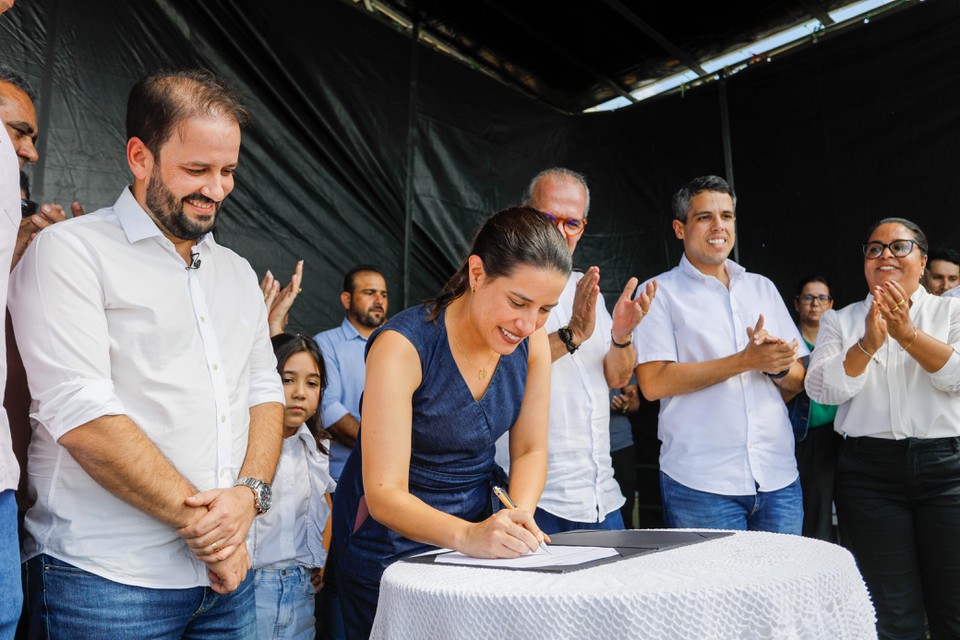 A ordem de servio foi assinada ela governadora Raquel Lyra nesta sexta-feira (17) (Foto: Miva Filho/Secom)