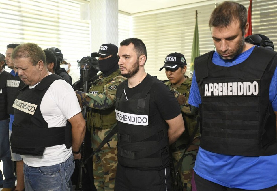 Lourival Mximo da Fonseca foi entregue s autoridades do Brasil (foto: RODRIGO URZAGASTI/AFP)