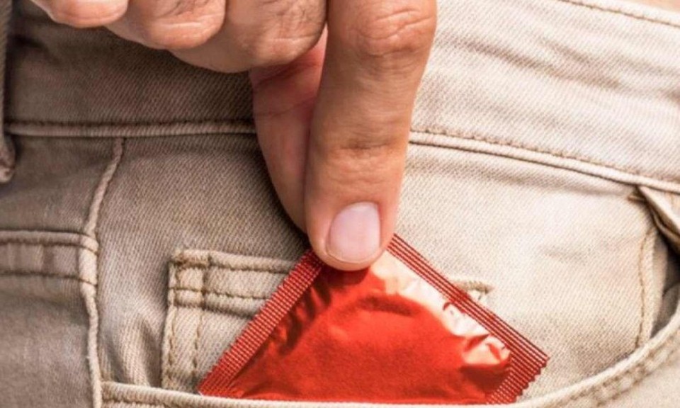 Uso correto de preservativos em todas as relaes sexuais (vaginal, oral ou anal), previne a transmisso do vrus (crdito: Freepik)
