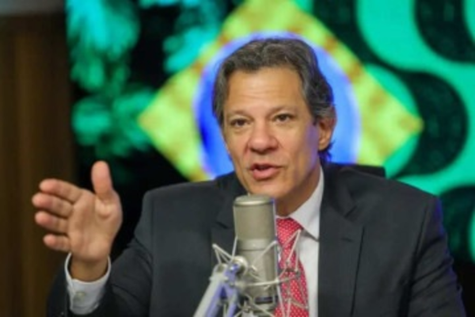 Haddad sobre ajuste fiscal: ''No tem lobby de pobre em Braslia, voc no tem manifestao de gente pobre pedindo. O que tem  lobby de empresa, de escritrio de advocacia.  um inferno isso aqui''  (Crdito: Fabio Rodrigues-Pozzebom/ Agncia Brasil)