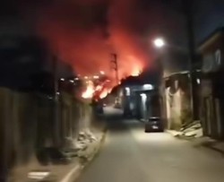 Incndio atinge vegetao no bairro de Cavaleiro, em Jaboato (Foto: Reproduo/Instagram)