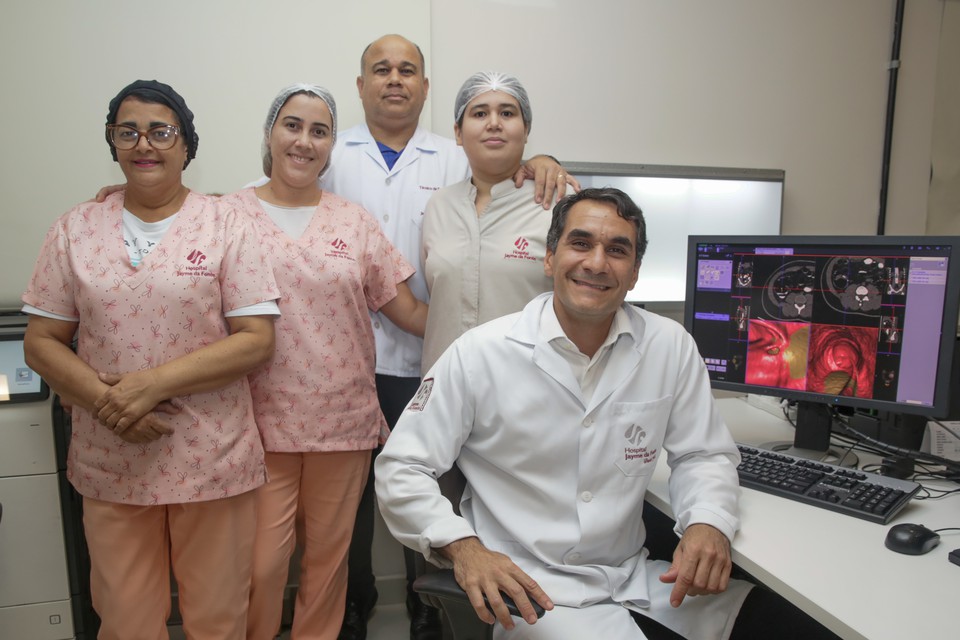 O coordenador e a equipe do Centro de Diagnsticos do Jayme da Fonte  (Rafael Vieira/DP)