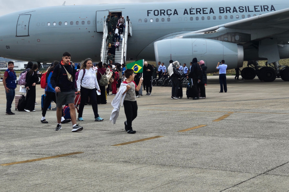 

Ao todo, j foram resgatados 1.877 brasileiros e 21 animais de estimao (foto: Divulgao/FAB)