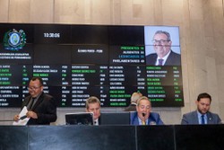 Ministro Flvio Dino anula reeleio antecipada da Mesa Diretora da Alepe; medida cautelar ser julgada pelo plenrio do STF ( Foto: Amaro Lima)