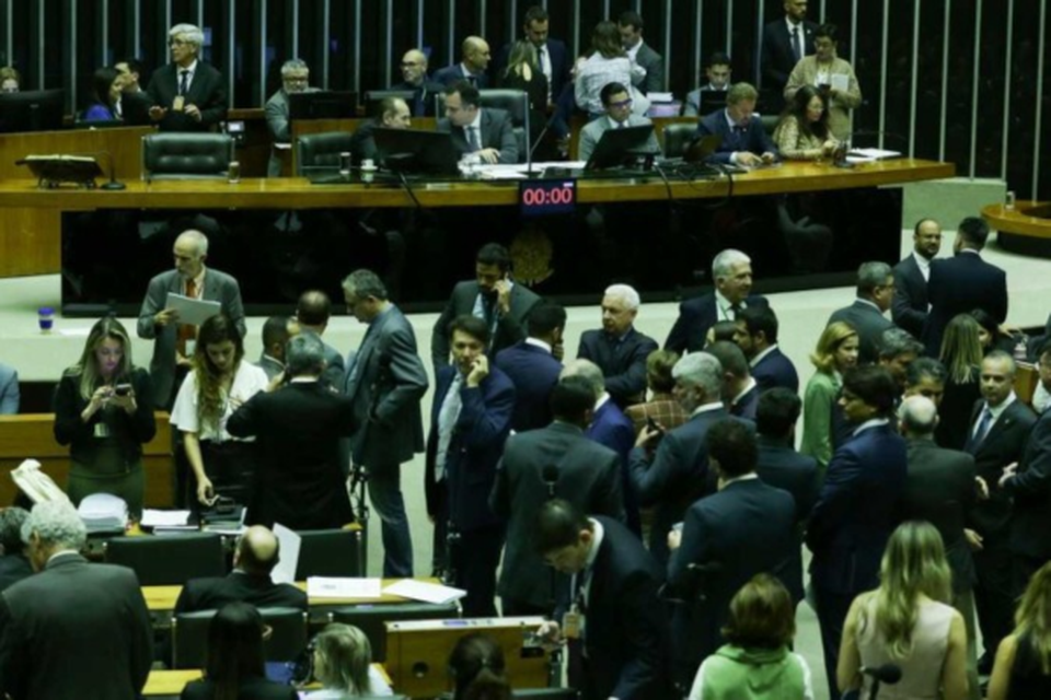 A deliberao do veto no estava prevista na pauta desta tera-feira (28), mas foi includa aps negociao entre as lideranas (Crdito: Lula Marques/ Agncia Brasil)