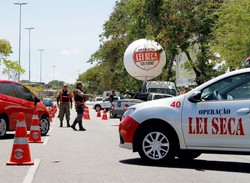 Mais de 5 mil pessoas foram autuadas pela Lei Seca neste ano em Pernambuco (Foto: Arquivo/Mara Arrais)