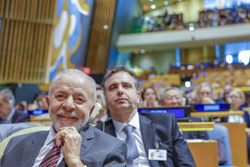 Presidente (com o senador Rodrigo Pacheco logo atrs) na abertura da Cpula: crticas  falta de efetividade dos organismos multilaterais 