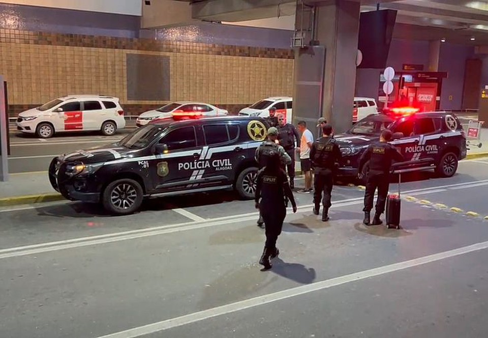 A operao foi realizada, inicialmente, em Boa Viagem e finalizada no aeroporto, onde o carro estava estacionado (Foto: Reproduo)