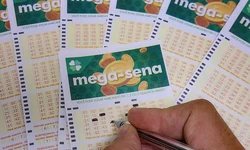 Trs apostas levam o prmio de R$ 102 milhes da Mega-Sena (foto: Rafa Neddermeyer/Agncia Brasil/ARQUIVO)