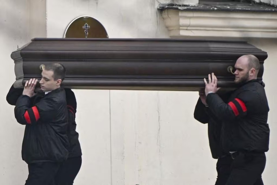 Velrio de Alexei Navalny ocorreu em uma igreja nos arredores de Moscou (Foto: Alexander Nemenov/AFP)