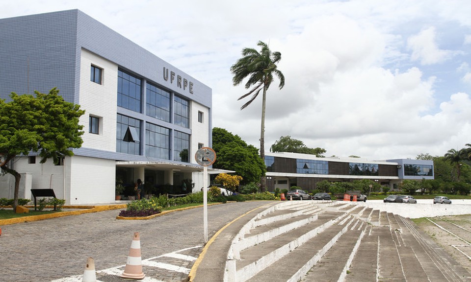 O Comando Local de Greve (CLG) da Aduferpe convocou para essa quarta (19), s 14h30, mais uma assembleia docente da UFRPE, a ser realizada no Salo do Sindicato (Foto: Arquivo/DP)