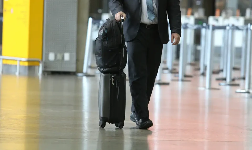 Homem desembarcou no ltimo domingo com sintomas da doena (foto: Rovena Rosa/Agncia Brasil)