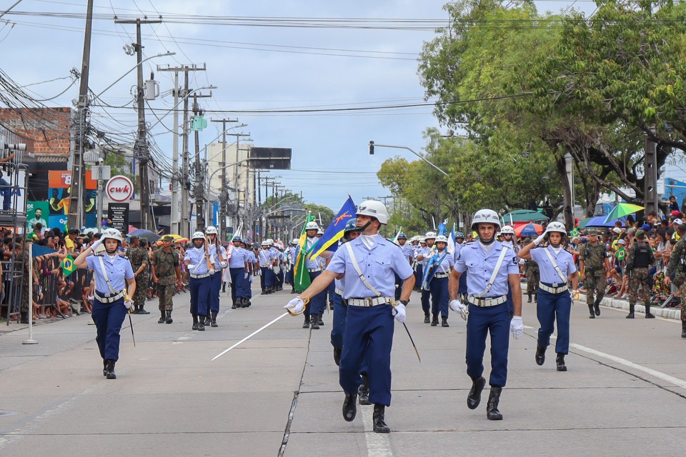 Desfile de 7 de Setembro acontece na Imbiribeira (Foto: Sgt Lidiane (CINDACTA III) / Sd Lima (BARF)
)