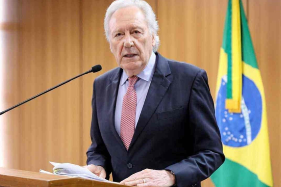 
Ministro Ricardo Lewandowski entregou PEC sobre segurana pblica ao Planalto (crdito: TOM COSTA/AFP)