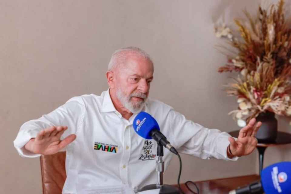 O presidente Lula em entrevista a uma rdio baiana: '' um absurdo. Obviamente que me preocupa essa subida do dlar.  uma especulao'' (Crdito: Ricardo Stuckert/PR)