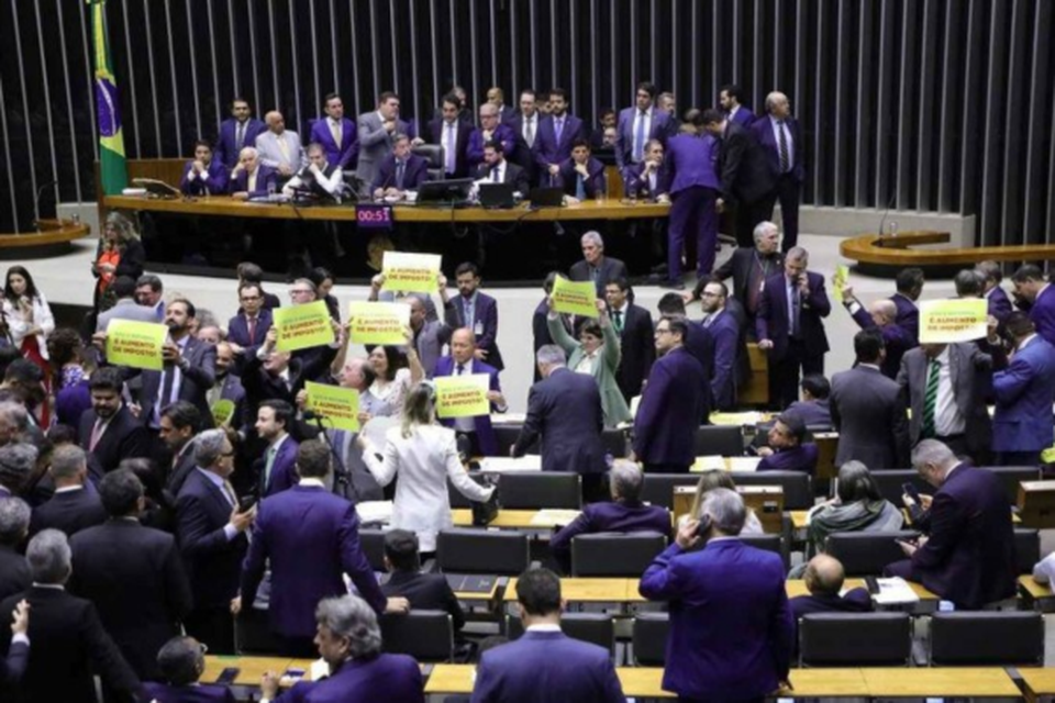 A Cmara aprovou o texto-base com 336 votos favorveis, 142 contrrios e duas abstenes (Crdito: Mrio Agra/Cmara dos Deputados
)