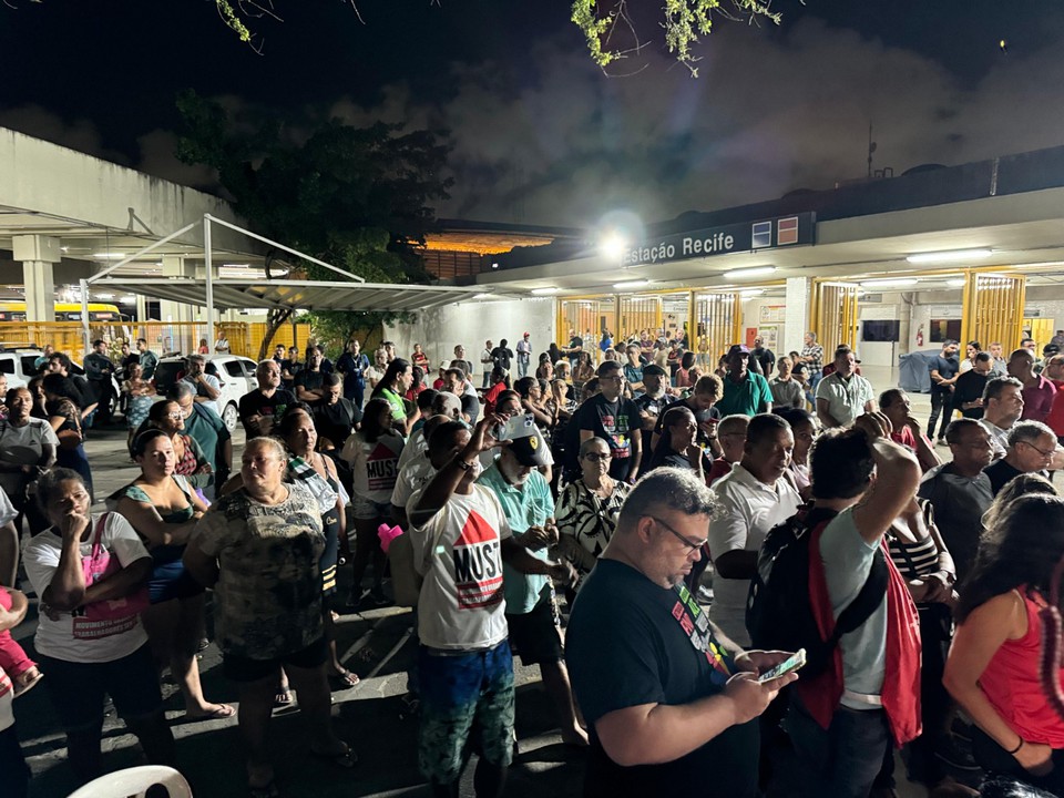 Assembleia Geral aconteceu na noite desta quinta-feira (25), no Centro do Recife  (Foto: Guilherme Camilo/Divulgao )