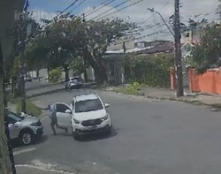 Funcionria de escola  assaltada e tem carro roubado na Zona Oeste do Recife  (Foto: Reproduo das redes sociais)