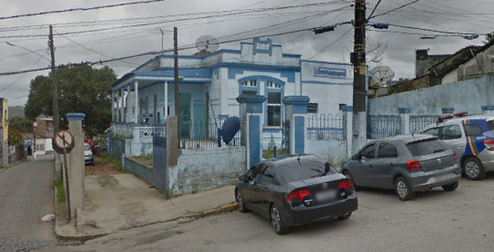  suspeito esfaqueou a mulher e tentou fugir, mas foi capturado por policiais militares (Foto: Reproduo/Google Street View)