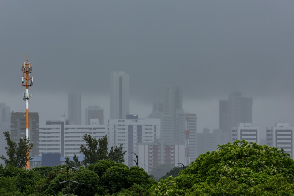 Chuva forte  esperada em regies do Estado  (Foto: Rafael Vieira/DP )