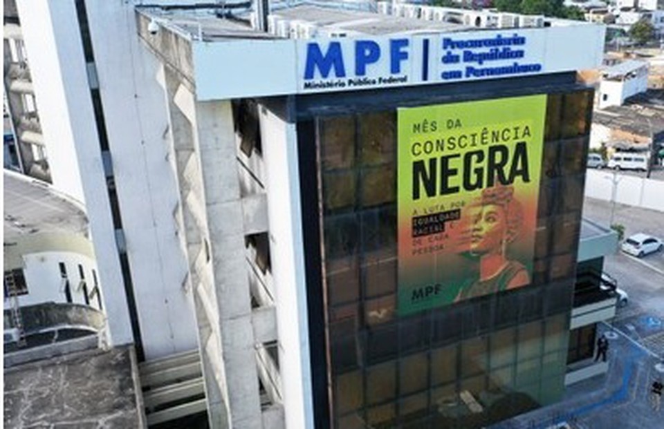 Fachada do MPF-PE, no recife, homenageia Dia da Conscincia Negra  (Foto: Divulgao)