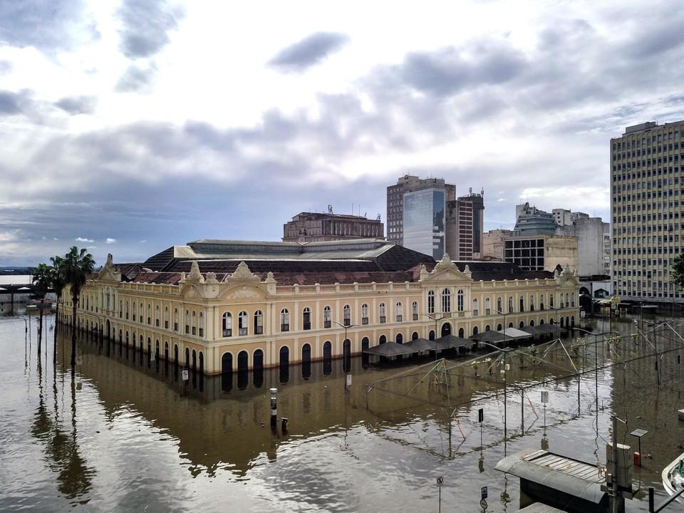 Capital Porto Alegre ainda inundada: planejamento do governo prev frentes emergencial, de mdio e de longo prazos (Rafa Neddermeyer/Agncia Brasil)