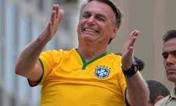 
Jair Bolsonaro foi xingado durante carreata em Santos